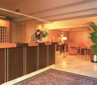 Hotel Via Augusta outside