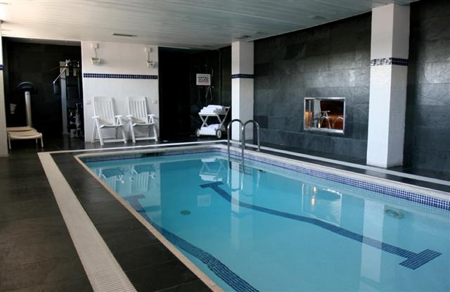 Hotel Alfa Aeropuerto indoor pool