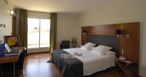Hotel Gran Ronda bedroom