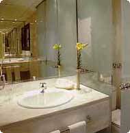 Hotel Gran Barcino bathroom