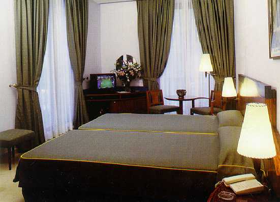 Hotel Gran Barcino bedroom