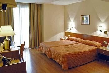 Hotel Barcelona bedroom2