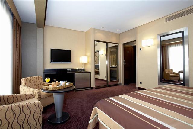 Hotel St Moritz bedroom2