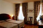 Hotel Rialto bedroom