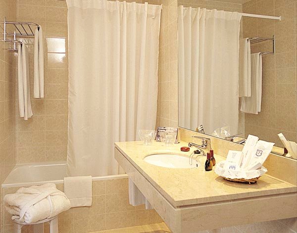 Hotel Taber bathroom